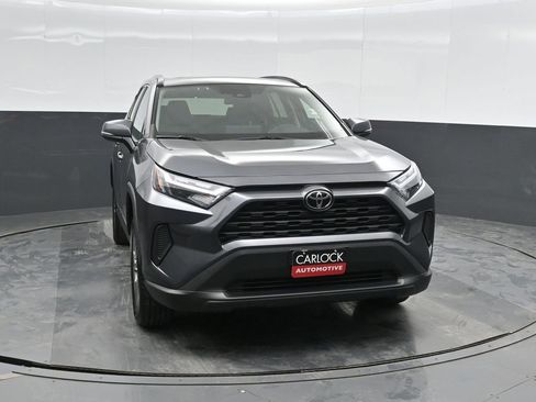 Used 2022 Toyota RAV4 XLE w/ Convenience Package image 5