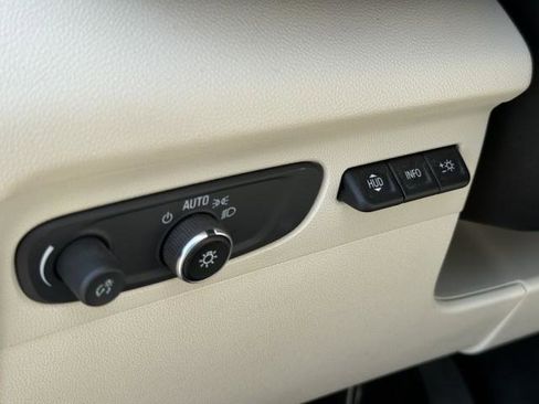 Used 2023 Buick Envision Avenir image 19