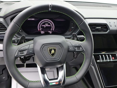 Used 2020 Lamborghini Urus image 32