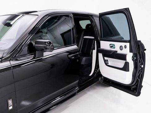 Certified 2026 Rolls-Royce Cullinan Black Badge AWD/4WD image 21