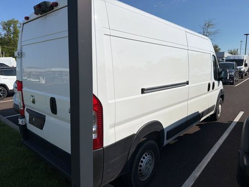 Used 2025 RAM ProMaster 2500 w/ Convenience Group FWD image 2