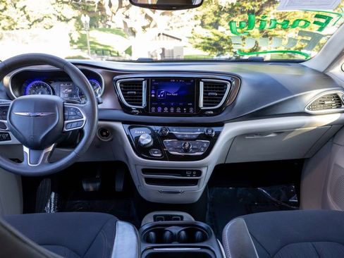 Used 2017 Chrysler Pacifica Touring Plus w/ Tire & Wheel Group image 35