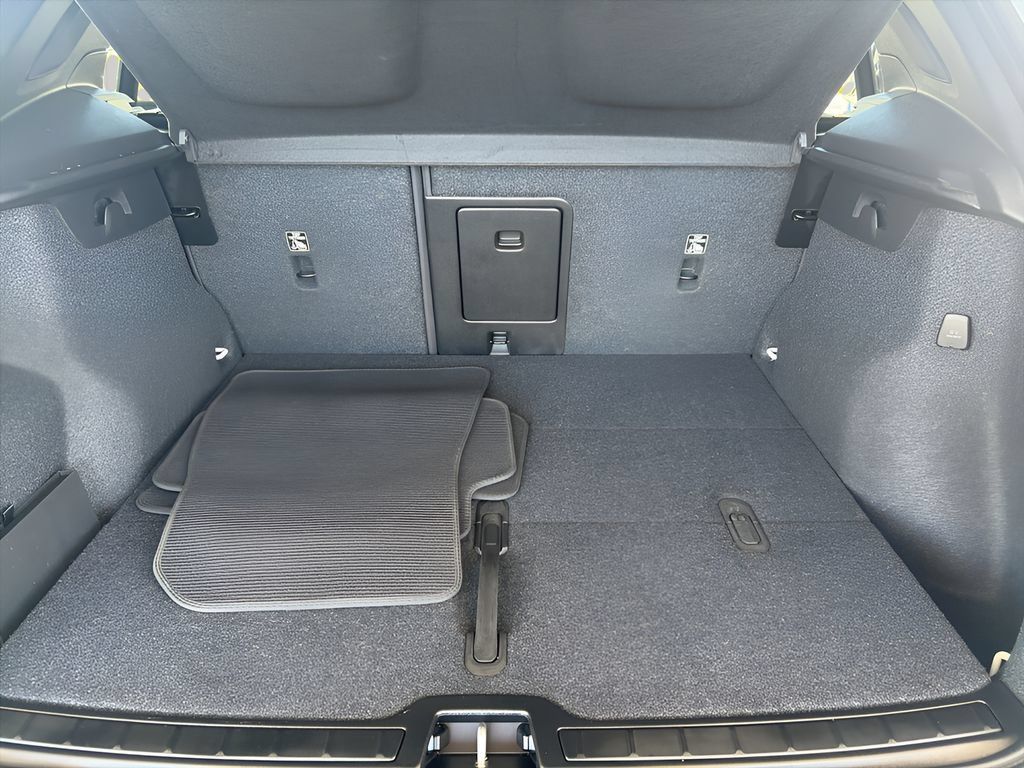 Used 2023 Volvo XC40 Recharge Ultimate AWD/4WD image 12