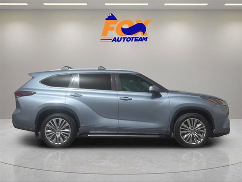 Used 2024 Toyota Highlander Platinum image 5