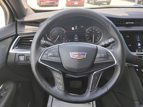 Used 2025 Cadillac XT5 Premium Luxury image 11