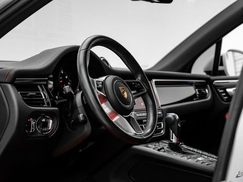 Used 2021 Porsche Macan AWD/4WD image 38
