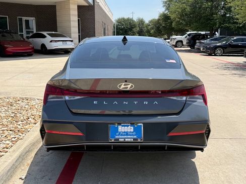 Used 2025 Hyundai Elantra SEL w/ Cargo Package FWD image 4