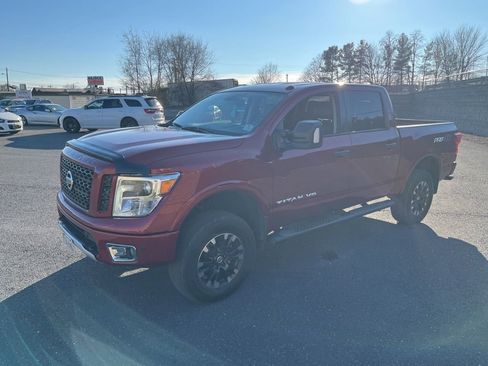 Used 2018 Nissan Titan PRO-4X w/ Pro-4x Convenience Package image 3
