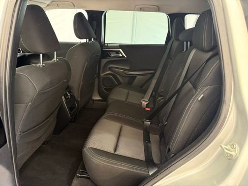 Used 2022 Mitsubishi Outlander ES image 16