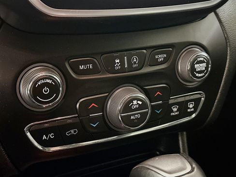 Used 2022 Jeep Cherokee Latitude Lux image 23