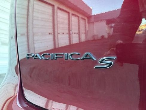 Used 2018 Chrysler Pacifica Touring-L w/ Premium Audio Group image 15