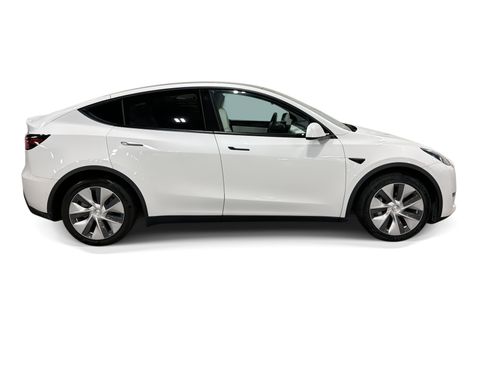 Certified 2021 Tesla Model Y Long Range AWD/4WD image 7