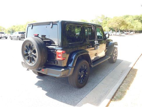 Used 2021 Jeep Wrangler Unlimited Sahara w/ Cold Weather Group AWD/4WD image 10