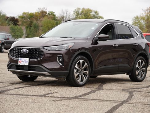 Used 2023 Ford Escape Platinum image 8