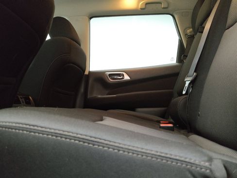 Used 2017 Nissan Pathfinder S FWD image 18