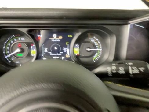 Used 2024 Jeep Wrangler Unlimited AWD/4WD image 29