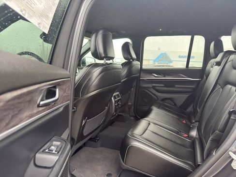 Used 2024 Jeep Grand Cherokee Limited image 30