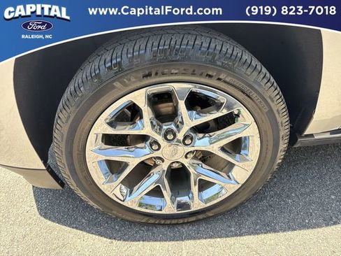 Used 2020 Cadillac Escalade Premium Luxury AWD/4WD image 13