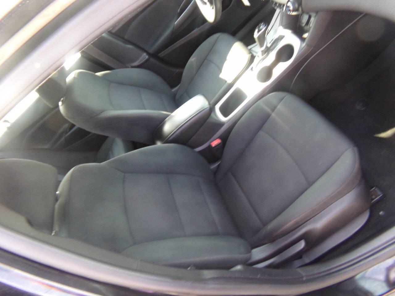 Used 2017 Chevrolet Cruze LS FWD image 25