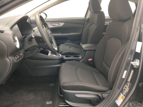 Used 2024 Kia Forte LXS w/ LXS Technology Package FWD image 17