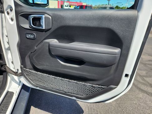 Used 2024 Jeep Wrangler Unlimited AWD/4WD image 11