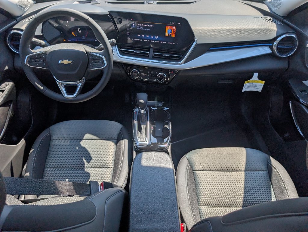 New 2026 Chevrolet Trax LT w/ LT Convenience Package FWD image 29