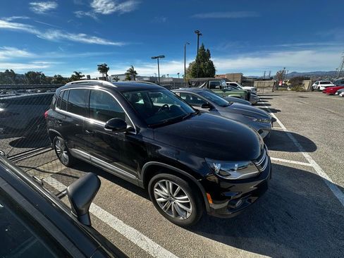 Used 2014 Volkswagen Tiguan SE image 11