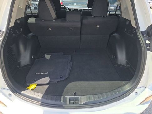 Used 2018 Toyota RAV4 XLE FWD image 6