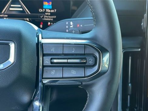 Used 2025 GMC Yukon XL Denali image 23