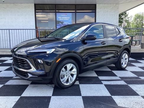 Used 2025 Buick Encore GX Preferred FWD image 2