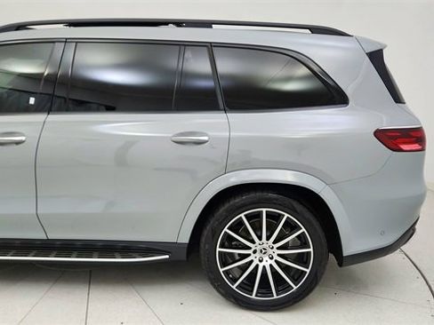 Used 2025 Mercedes-Benz GLS 450 4MATIC image 10