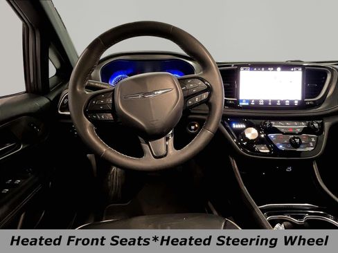Used 2022 Chrysler Pacifica Limited w/ Uconnect Theater Family Group AWD/4WD image 8