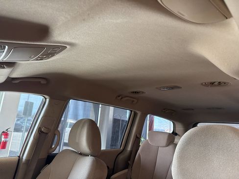 Used 2007 Hyundai Entourage GLS image 18