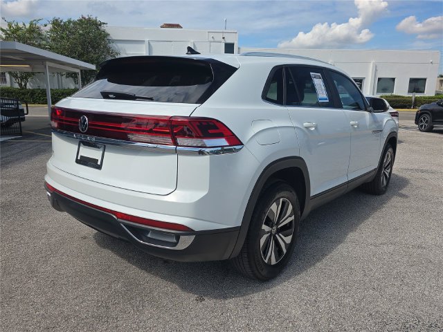 Used 2024 Volkswagen Atlas Cross Sport SE FWD image 3