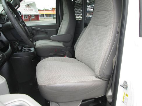 Used 2016 Chevrolet Express 2500 RWD image 5