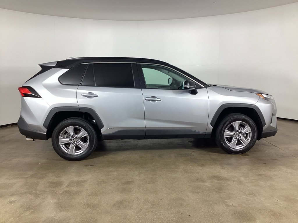 Used 2024 Toyota RAV4 XLE AWD/4WD image 4