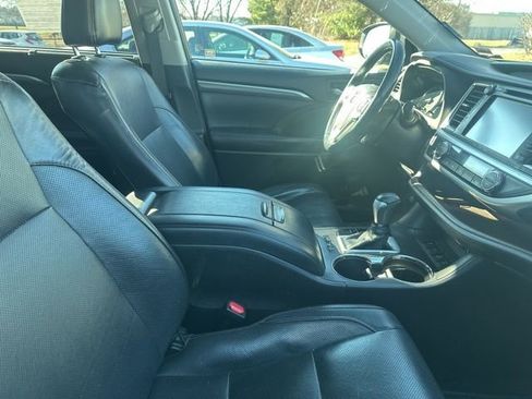 Used 2017 Toyota Highlander Limited w/ Protection Package #3 image 4