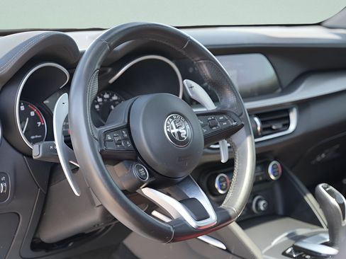 Used 2023 Alfa Romeo Stelvio Veloce AWD/4WD image 27