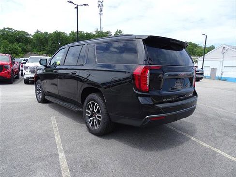 Used 2023 GMC Yukon XL AT4 image 3