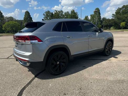 Used 2024 Volkswagen Atlas Cross Sport SE FWD image 8