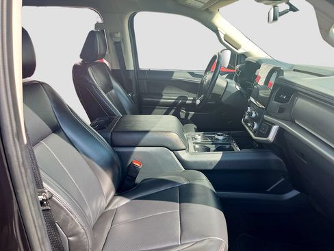 Used 2024 Ford Expedition XLT AWD/4WD image 30