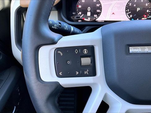 Used 2025 Land Rover Defender 110 S image 23