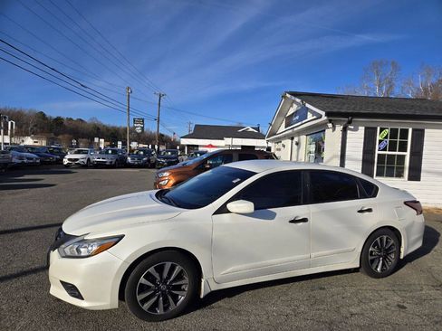 Used 2016 Nissan Altima 2.5 SV FWD image 13