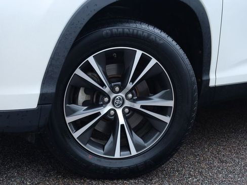 Used 2019 Toyota Highlander LE image 18