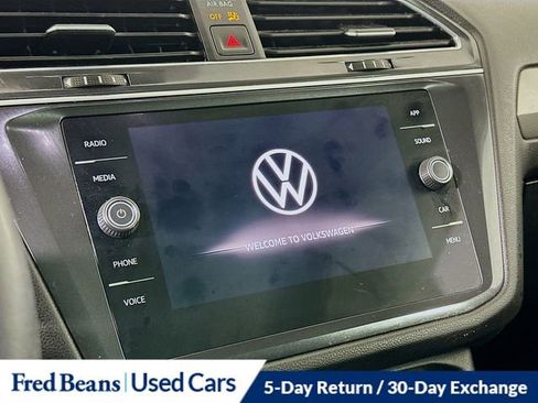 Used 2022 Volkswagen Tiguan SE w/ Panoramic Sunroof Package image 15