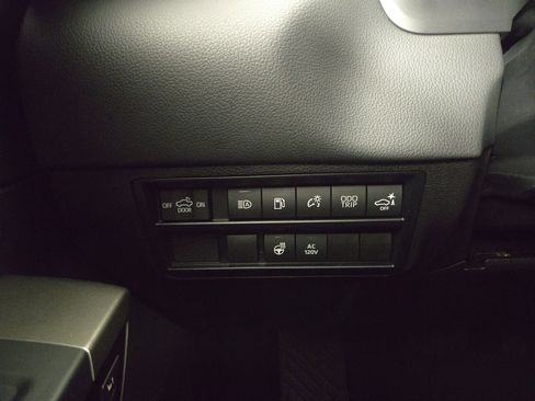 Used 2024 Toyota Tundra Limited AWD/4WD image 29