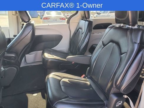 Used 2024 Chrysler Pacifica Touring-L FWD image 26