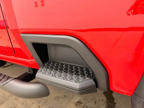 Used 2025 Chevrolet Silverado 2500 LT image 18