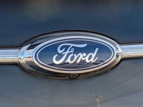 Used 2017 Ford Taurus SHO image 11