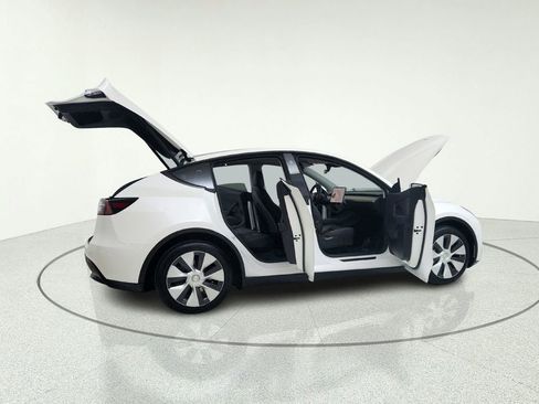 Used 2021 Tesla Model Y Long Range AWD/4WD image 14